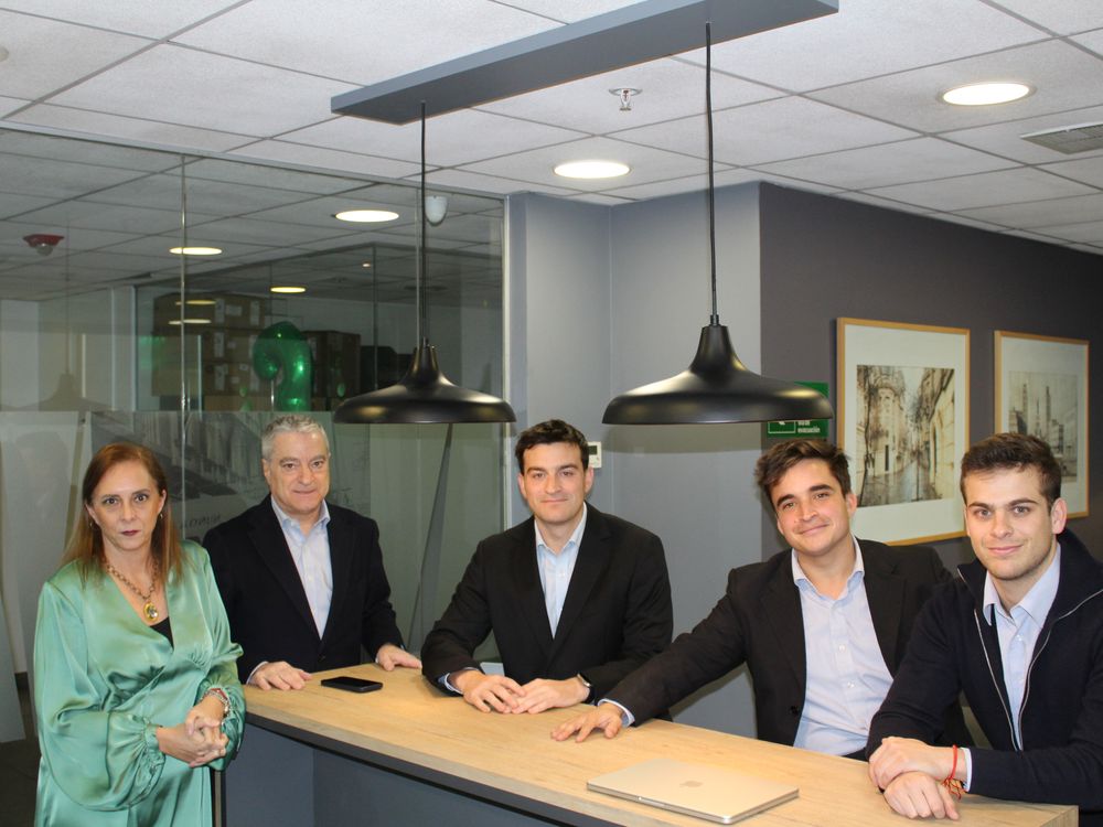 Equipo de Nuvia Capital en oficina, Las Condes